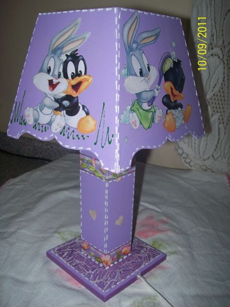 Abajur lilás Looney Tunes